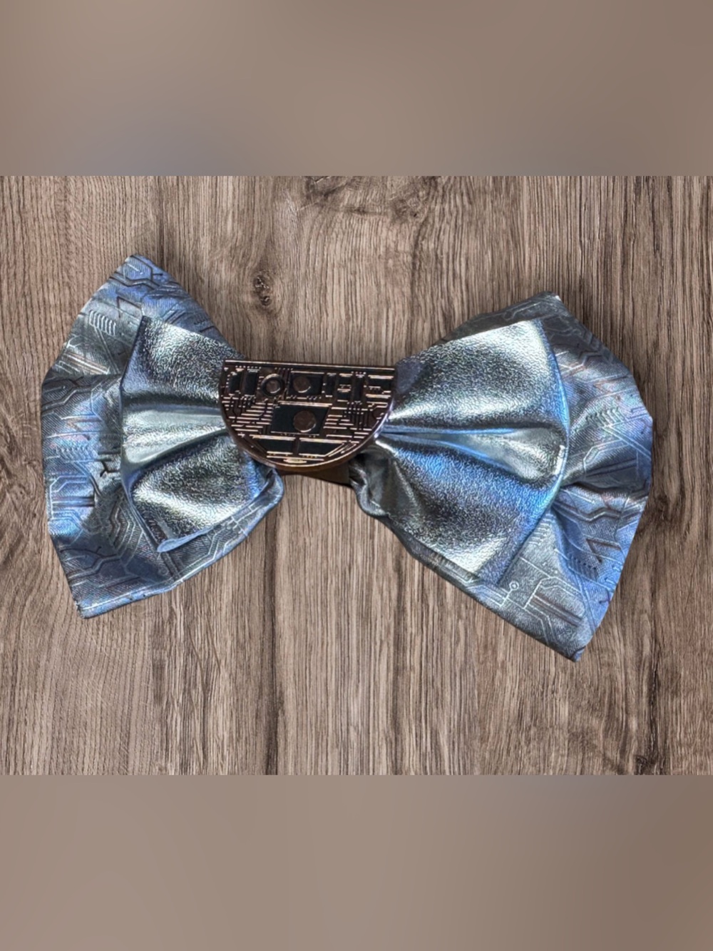 Star Wars Galaxy's Edge Droid Depot R2-D2 hair bow